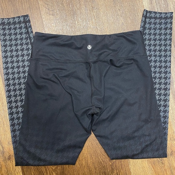 Lululemon black and gray leggings size 10 - Picture 2 of 3